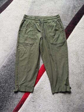 Athleta Olive Green Cropped Athletic Pants